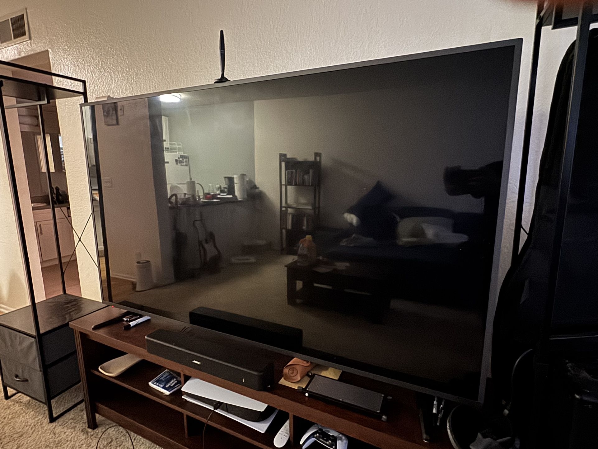75 Inch LED 4k UHD Smart Fire Insignia Tv with TV Stand