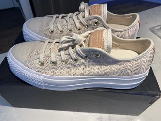 Brand New! Woman’s Converse CTAS Lift OX - Size 8