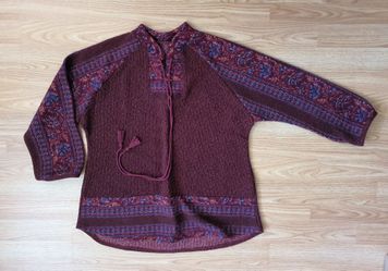 Women's Ethnic Pattern Long-Sleeve Pullover (Burgundy, Size M / 90) - Great Condition