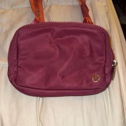 Lululemon shoulder bag 