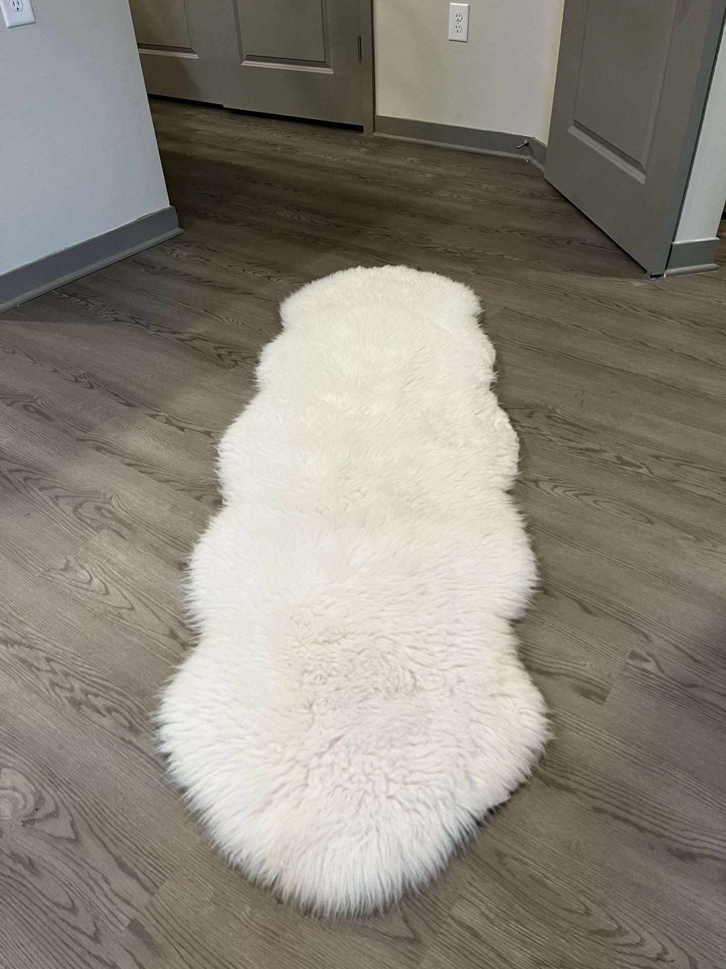 White Soft Faux Fur Throw Area Rug Decor