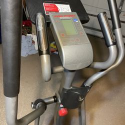Avaiable In ORLANDO for Pick Up ! Excersize Machine  Stepper And Seat Arm Pulls - Used Manually . Not Sure If Dash Works 