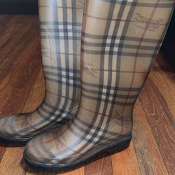Burberry Rein Boots Size #7 For Women’s 