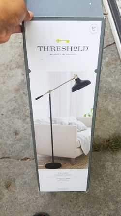 Threshold floor lamp