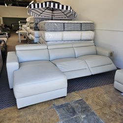 3-pc Leather Sectional w/ 2 power recliners - Nevio
