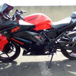2010 Kawasaki Ninja 250R Red Black 1900 Miles