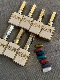 Cat eye gel polishes / nail technician