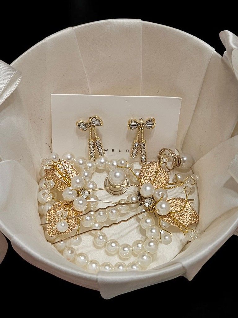 Flower Girl Gift w/White Basket, Pearl Bracelet, Bow Earings, Bedazzle Hair Pins