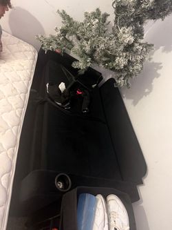 Couch/pull out bed