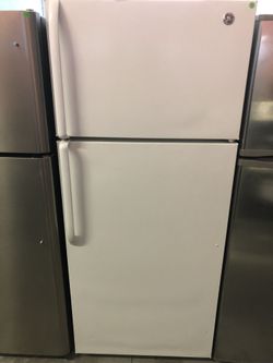28” Wide 18 Cubic Foot Refrigerator