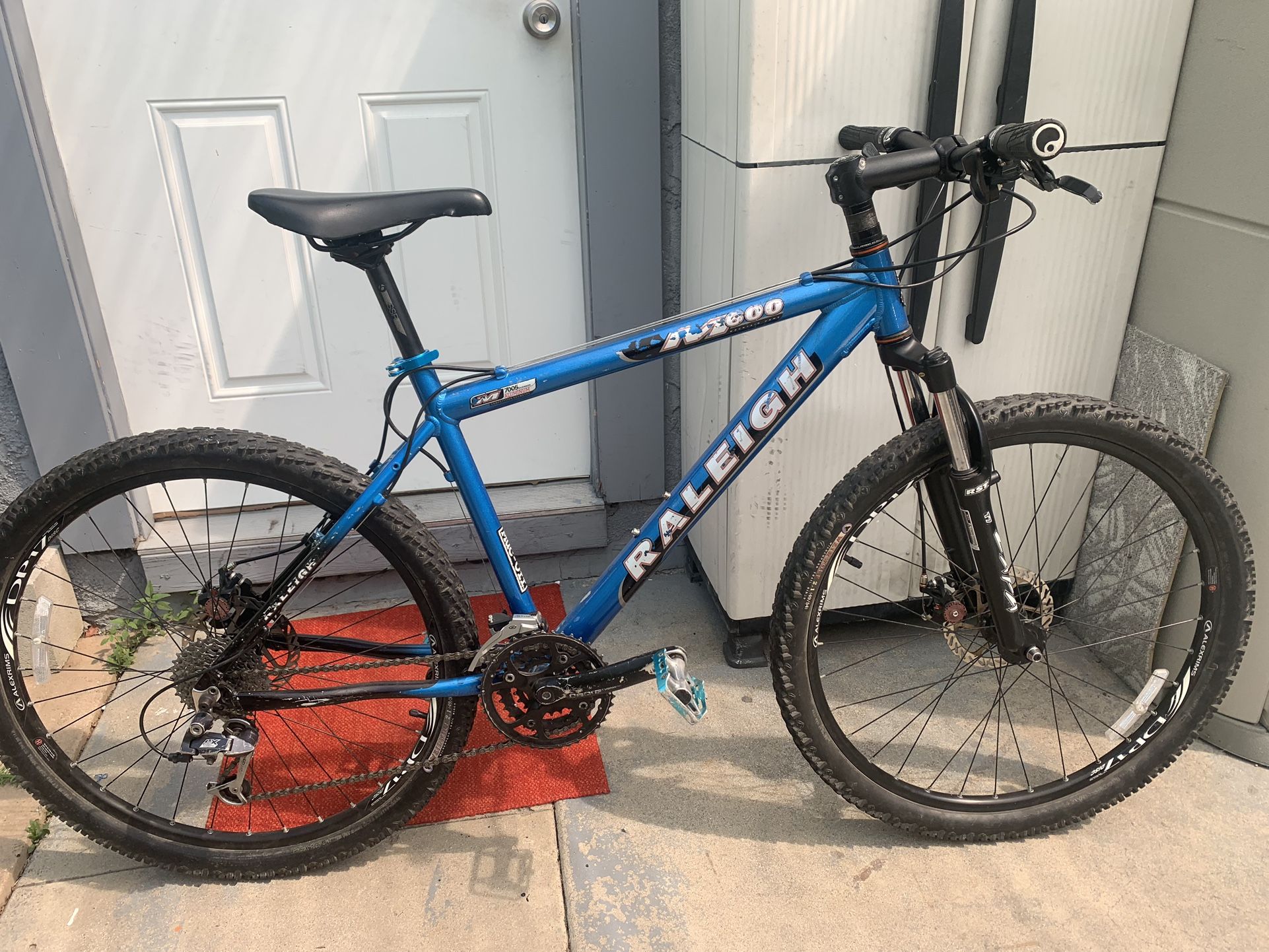 Raleigh m600 mountain bike hotsell