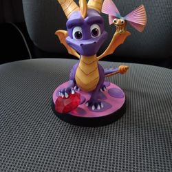 Spyro and sparx Statue, exclusive edition