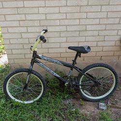 Kids Bike Lot 3 BIKES!!!