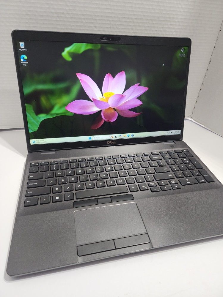 CARBON FIBER DELL LATITUDE 5500 WINDOWS 11 PRO
i7 8Th GEN
16GB DDR4 RAM
