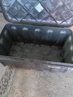 Big storage box $65. Good condition in Donna inside the city not far from old 83
