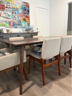 Extendable dinning room table with 6 chairs
