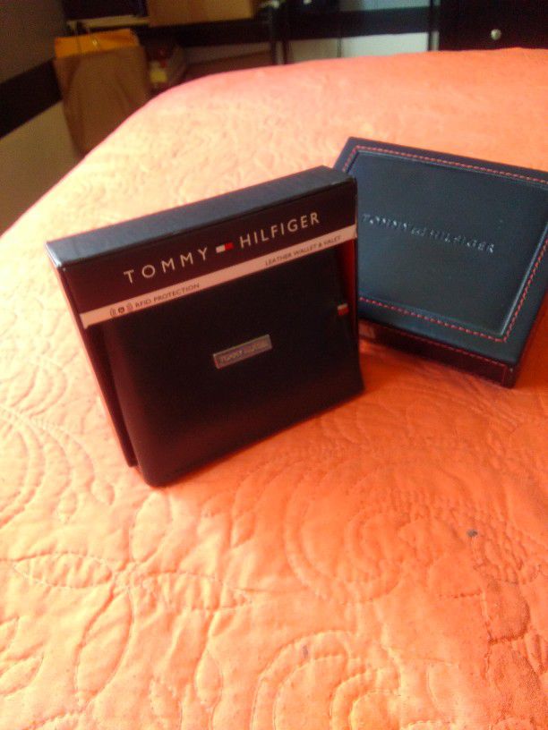 TOMMY HILFIGER BLACK LEATHER WALLET, AND VALET (W/RFID Protection 