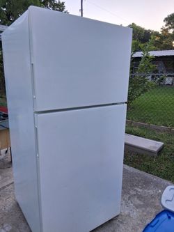 White Top-Freezer Refrigerator