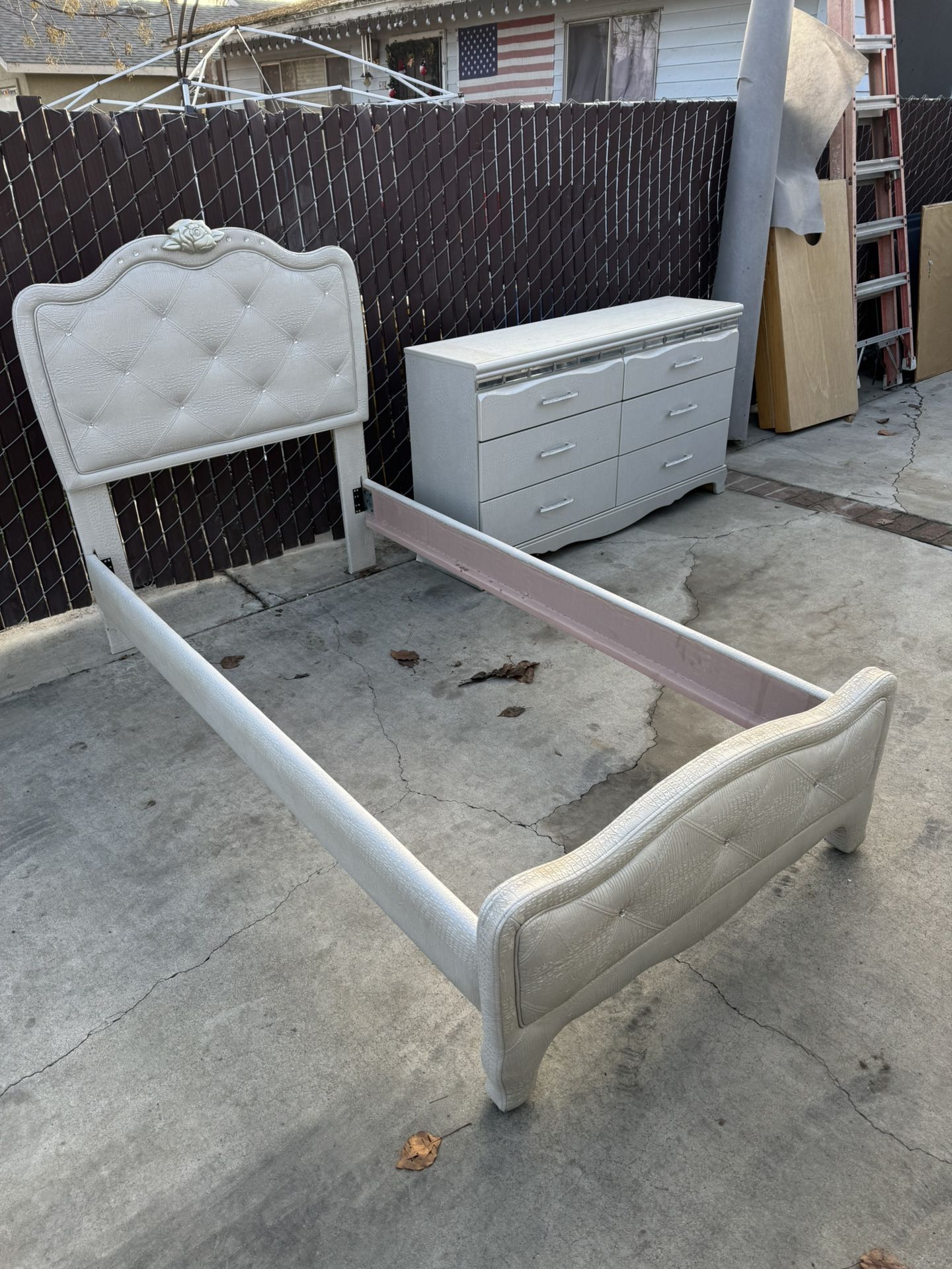 Twin bed & Dresser