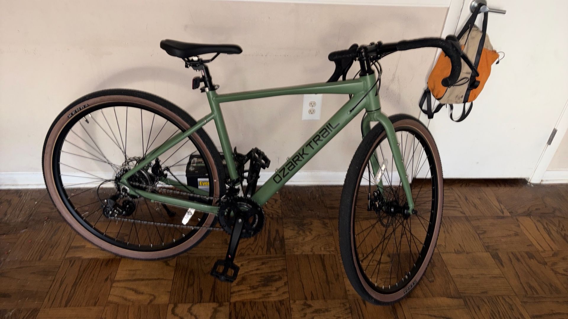 700c Ozark Trail G.1 Explorer