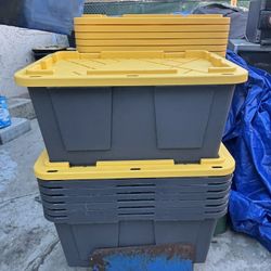 Bins 27 gal new color gray and black 10 dls each only cash