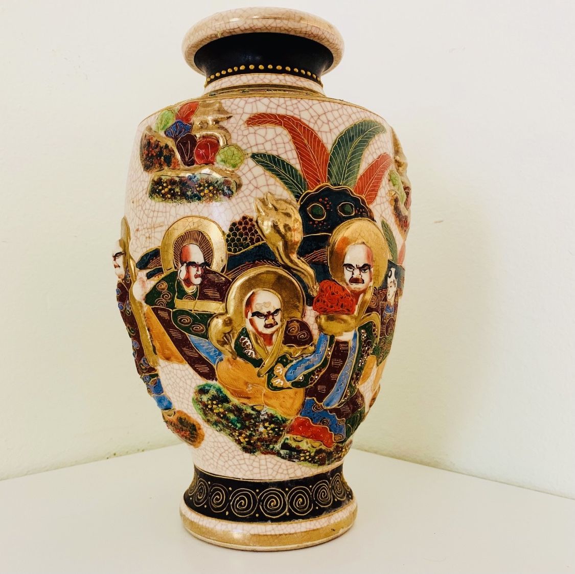 JAPANESE SATSUMA HAND PAINTED VASE WITH RAISED SAMURAIS AND GEISHAS