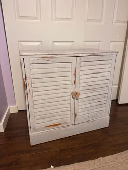 Set of 2- nightstands/end tables