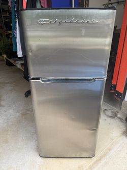 Mini fridge freezer