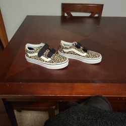 Girl Van's Size 1.5