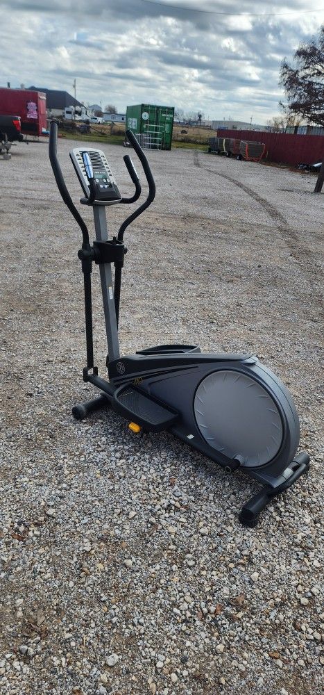 Gold's Gym 410 Elliptical Stride Trainer Used