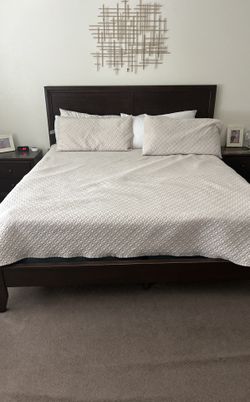 Calking Frame And Nightstands 