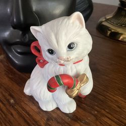 Homeco 5112 White Cat With Red & Green Candy Cane Small Figurine