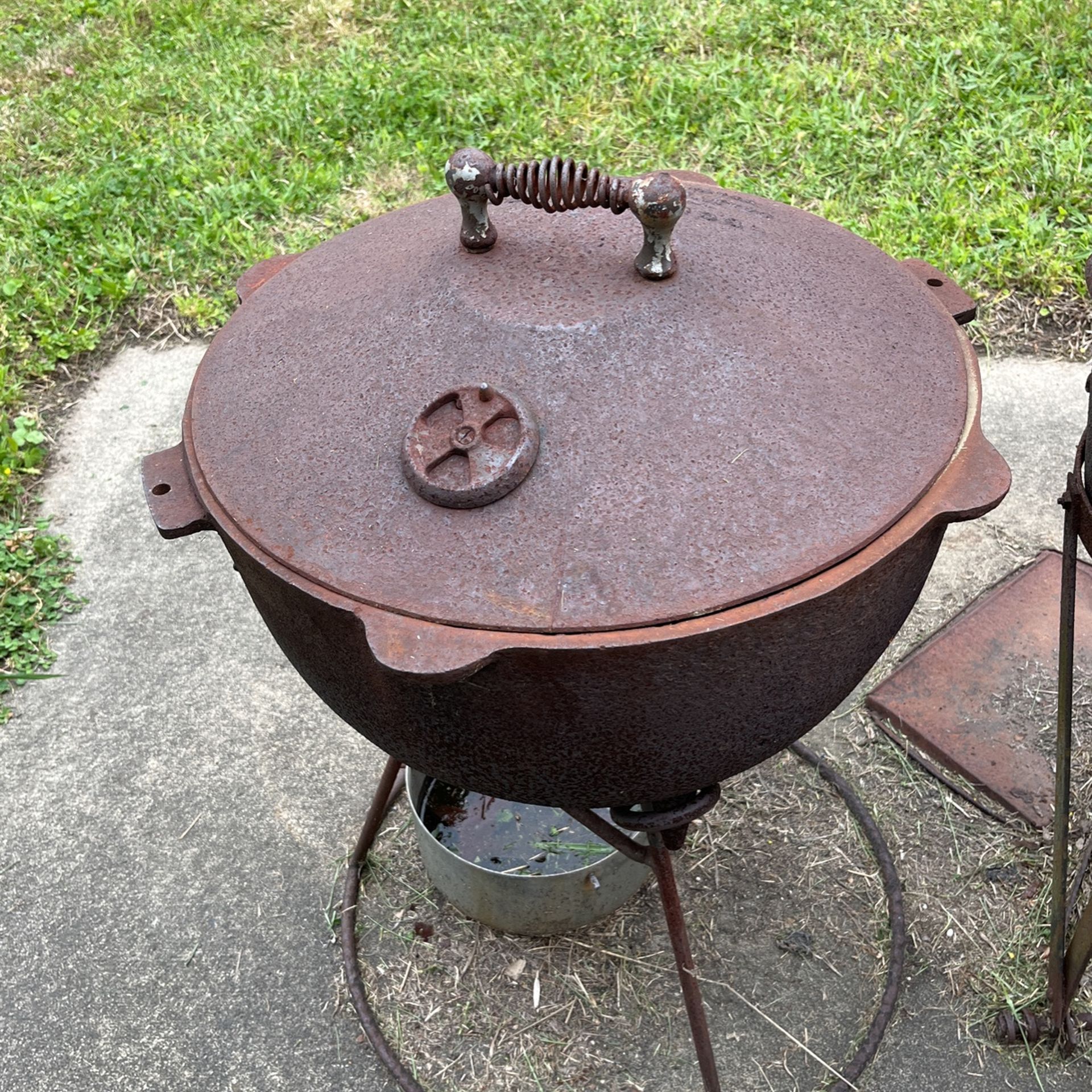 VINTAGE CAST IRON GRILL /& STAND - COOK ‘N’ KETTLE