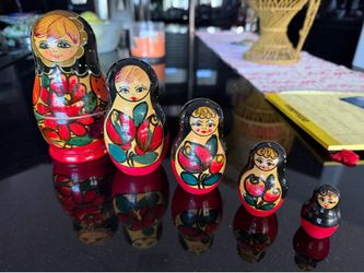 Матрёшка —Matriochka Nesting Dolls