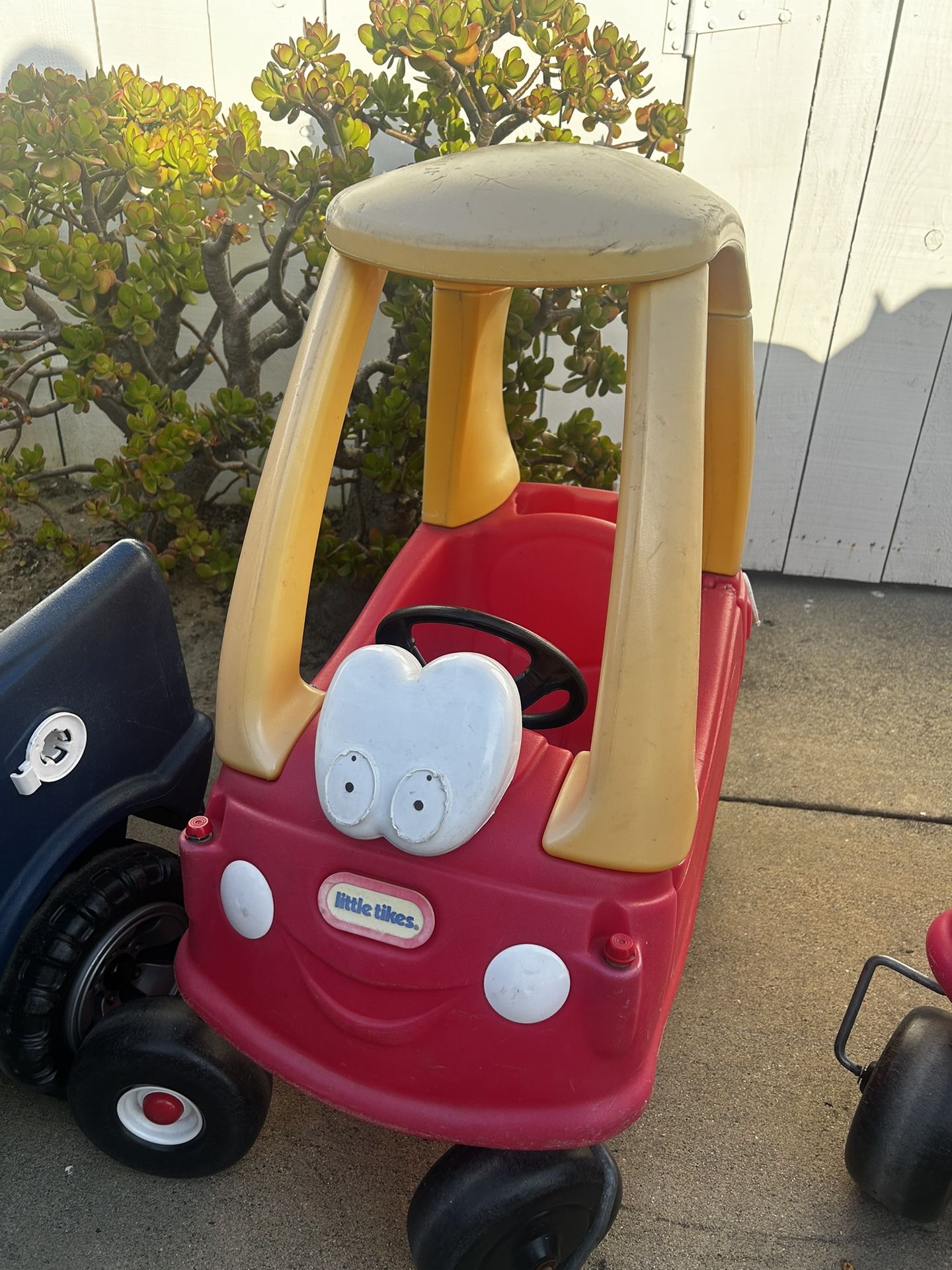 Cozy Coupe Little Tikes Car