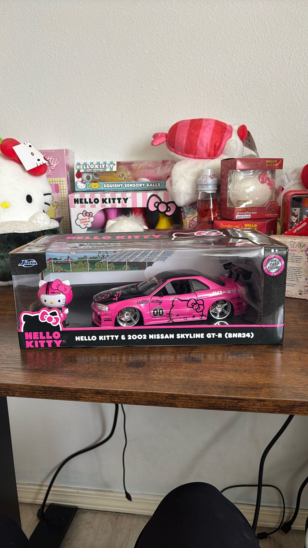 Hello Kitty Nissan Skyline