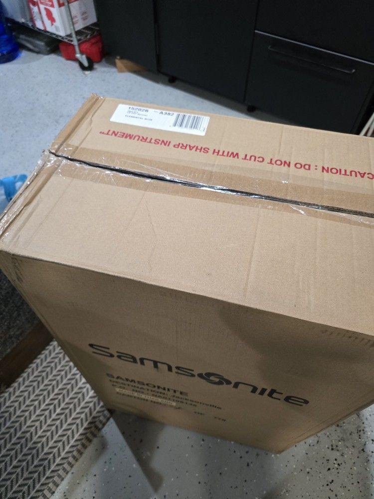 Brand new samsonite soft side large spinner luggage