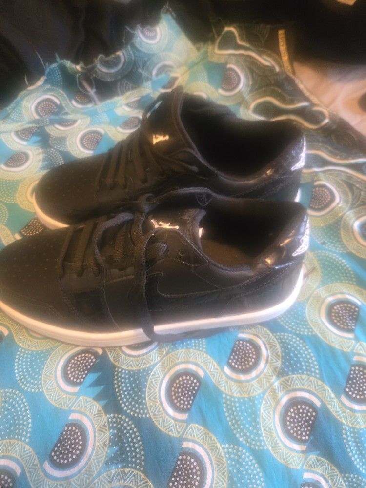 New Woman Size 9.5 Shoes
