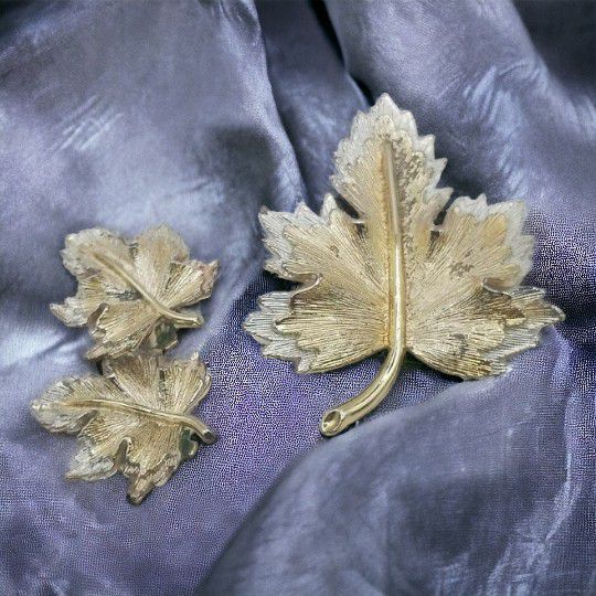 Vintage Sarah Coventry Leaf Brooch/ earrings Maple Leaf Layered Gold Tone EUC 