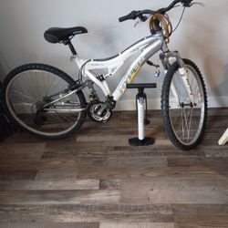 Hyper Shimano 21 speed bicycle 26 inch tires