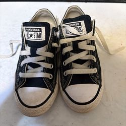 Boys converse