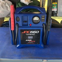 JUC660 12.volt Power Supply Y. Jump Starter With Auto Charge 