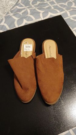 American Eagle slip on shoes