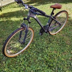 Schwinn Trailway 28 Inch Hybrid Bike. Aluminum Frame. Alloy Front Suspension Fork. 21 Speed Shifter. Alloy Linear Pull Brakes. Alloy Rims 