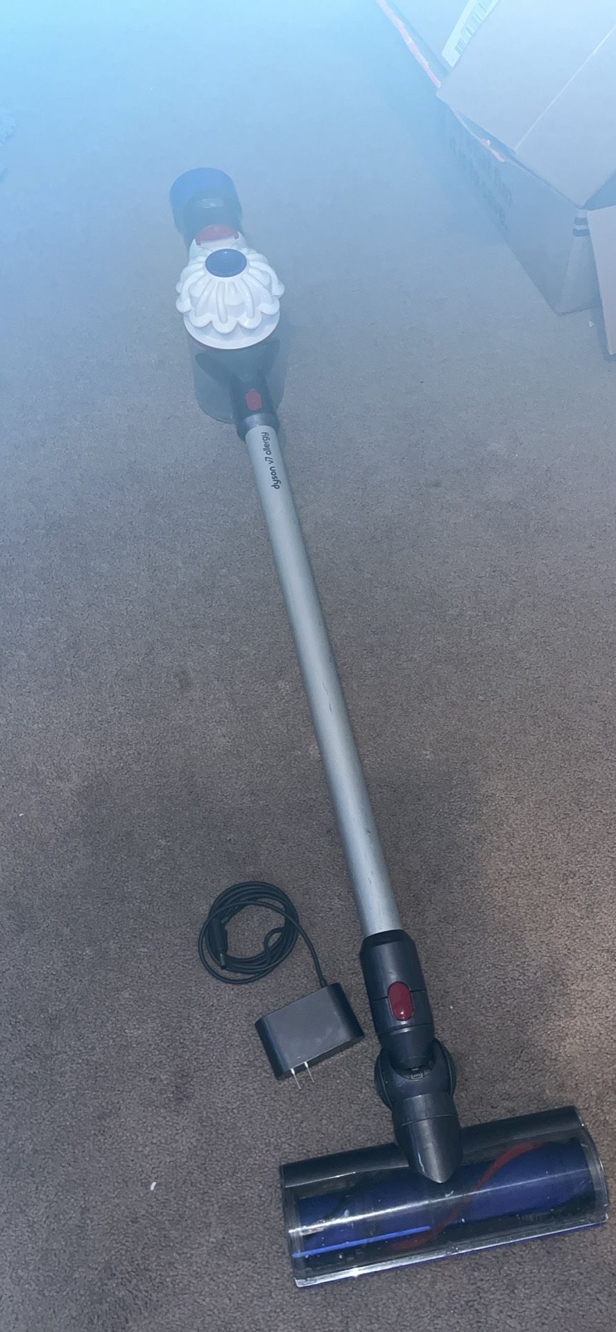 Dyson V7 Cordless Allergy Vacuum (USED) *recommend battery replacement*