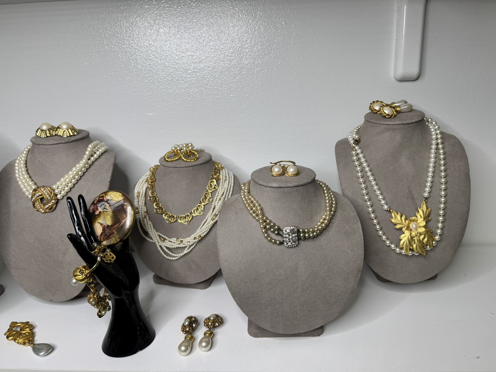 Estate Jewelry: Costume Pearl 17 Piece Jewelry Lot And 1 Antique Compact Mirror
