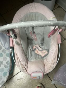 Minnie Mouse Vibrating Bouncer