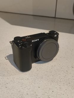 Sony ZV-E10 II 26 MP 4K Digital Camera w/batteries