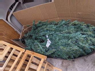 6.5 ft Christmas tree