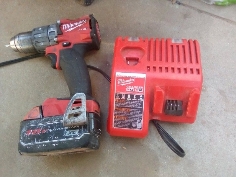 Milwaukee M18 Hammer Drill Driver W/ Battery And Charger.